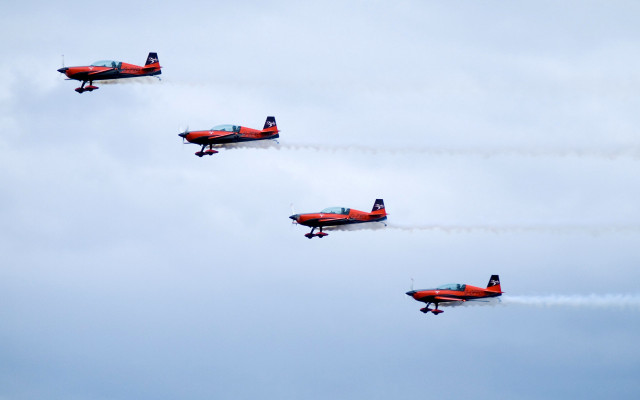Four airplanes flying formation smoke #4 free wallpaper for desktop - medium preview image