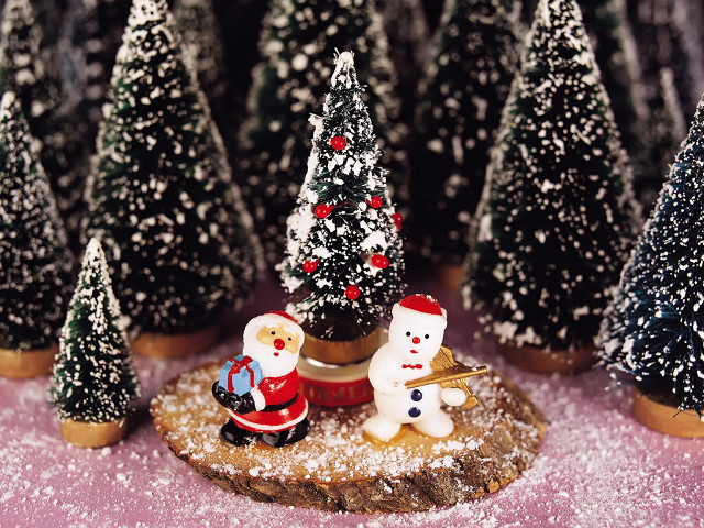 Small christmas tree snowmen santa #4 free wallpaper for desktop - medium preview image