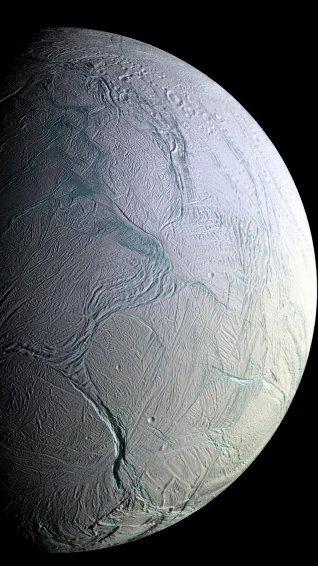 Large white object black background #2 free wallpaper for mobile - medium preview image