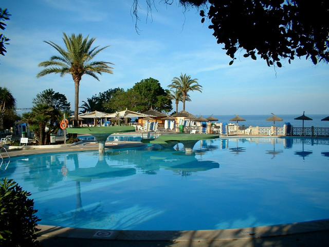 Large swimming pool ocean view #6 free wallpaper for desktop - medium preview image