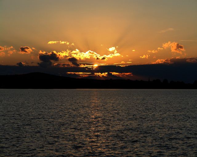 Sunset water clouds mountain sunbeam free wallpaper for desktop - medium preview image
