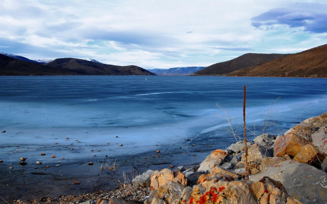 Lake rocks water mountains cloudy free wallpaper for desktop - medium preview image