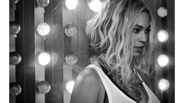 Blonde woman mirror lights necklace free wallpaper for desktop - medium preview image