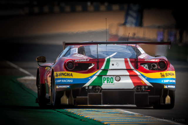 Car race track flag number free wallpaper for desktop - medium preview image