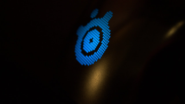 Blue pixellated smiley cobra macro free wallpaper for desktop - medium preview image
