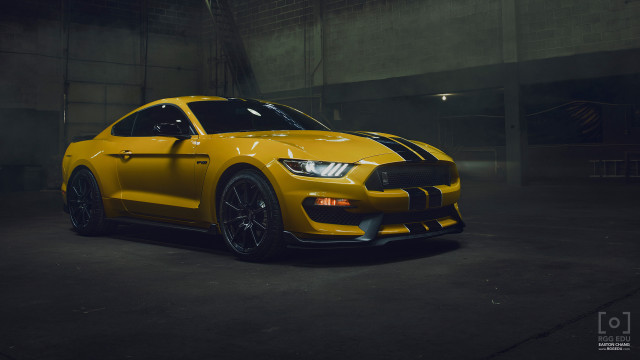Yellow mustang free wallpaper for desktop - medium preview image