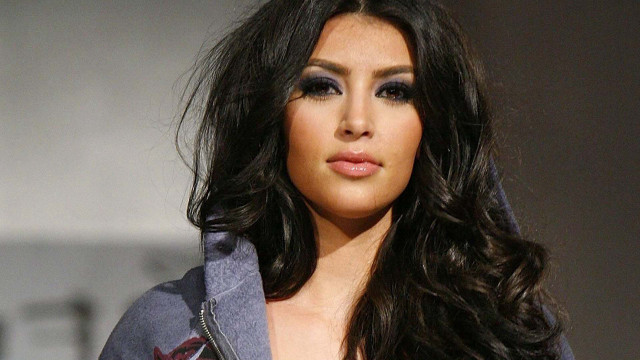 Woman blue jacket runway black free wallpaper for desktop - medium preview image