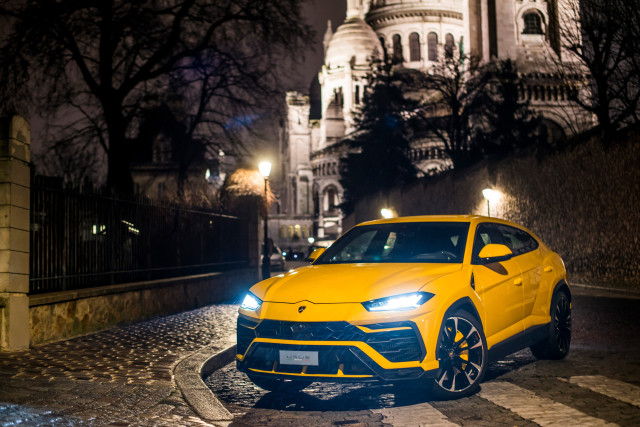 Yellow car cobblestone street night free wallpaper for desktop - medium preview image