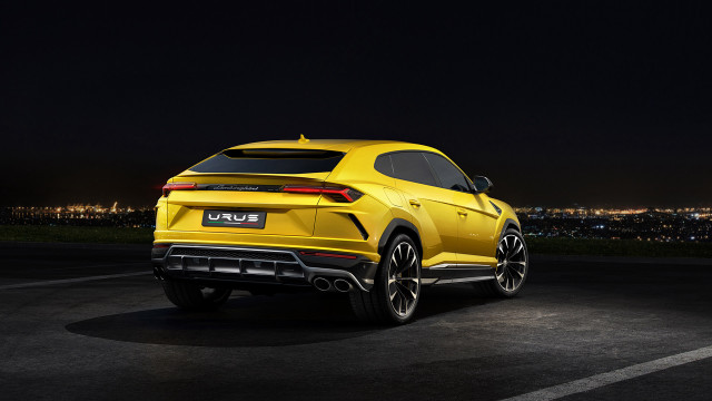 Yellow lamb suv night city free wallpaper for desktop - medium preview image