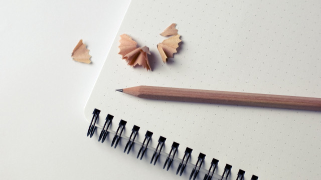 Pencil holder notebook top image free wallpaper for desktop - medium preview image