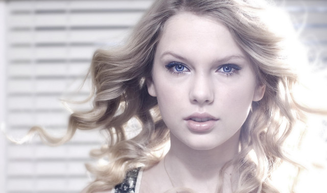 Woman blonde hair blue eyes #18 free wallpaper for desktop - medium preview image