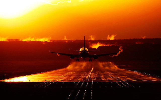 Plane takeoff sunset backlit cityscape free wallpaper for desktop - medium preview image