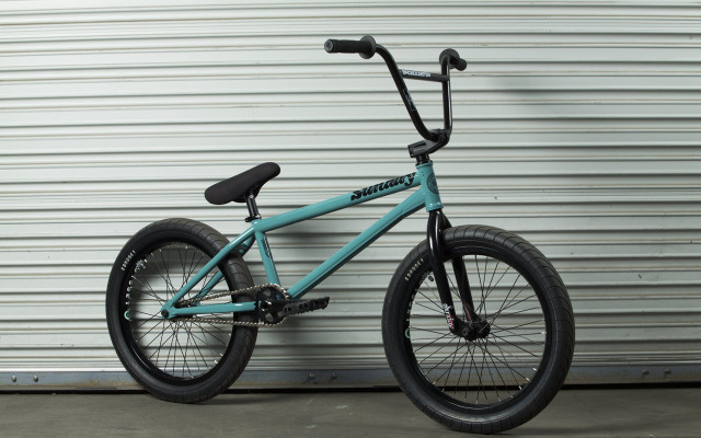 Blue bike leaning against wall free wallpaper for desktop - medium preview image