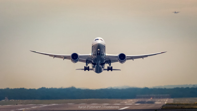 Jetliner flying cloudy sky runway free wallpaper for desktop - medium preview image