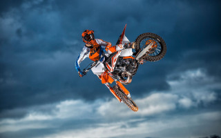 Motorcycle trick air cloudy dark - a cloudy background free wallpaper