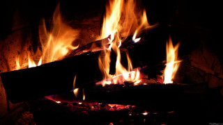 Fire burning bright flames wood - a jigsaw puzzle free wallpaper