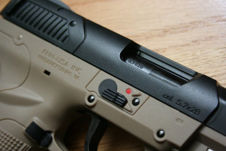 Gun wooden table black handle - a red dot free wallpaper