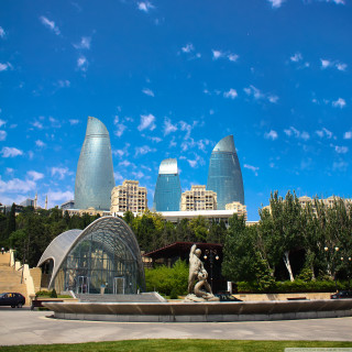 Statue woman building sky blue - free city wallpaper for tablet