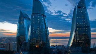 Tall buildings city street dusk - free city wallpaper for desktop