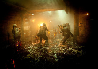 Flooded tunnel group walking lights - a dark tunnel free wallpaper