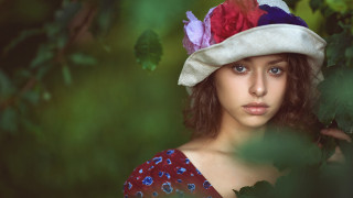 Woman hat flowers brim red - blue dress free wallpaper