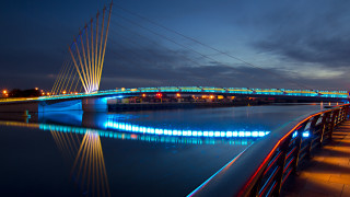 Lit bridge night water background - kinetic free wallpaper