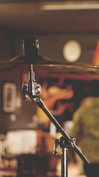 Drum set microphone stand room - motion blur free wallpaper for mobile