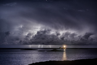 Storm coming water lighthouse distance - a storm free wallpaper