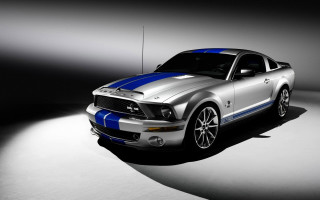 Silver blue mustang dark room 3 - a spotlight free wallpaper