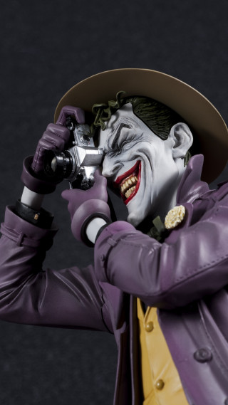 Joker statue man camera hat - free gaming wallpaper