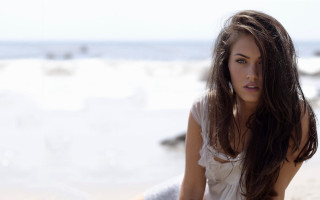 Beach woman surfboard longhair blackeyes - a beach next free wallpaper