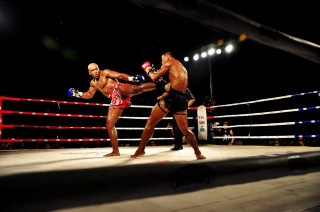 Two men boxing ring kick - ring free wallpaper