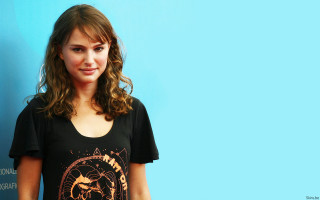 Woman blue wall black shirt - a dragon free wallpaper for desktop