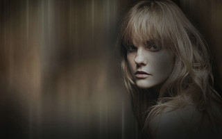 Blonde woman serious look standing - serious free wallpaper for desktop