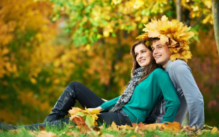 People sitting leaves heads headdress - two person free wallpaper