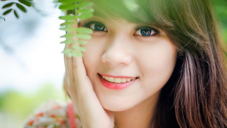 Woman green eyes leaf plant 2 - a green plant free wallpaper