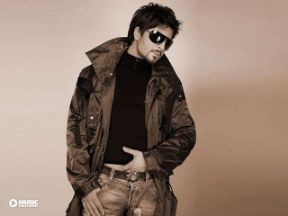 Man jacket sunglasses posing hands - his hands in his pockets free wallpaper