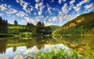 Lake green trees mountains clouds - free summer wallpaper