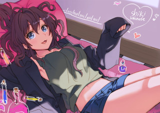 Woman laying bed pink pillow - a pink wall free wallpaper