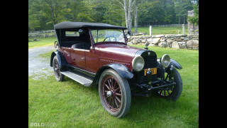 Old model car grass field - a stone wall behind free wallpaper