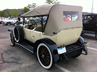 Tan top car parking lot - tan free wallpaper