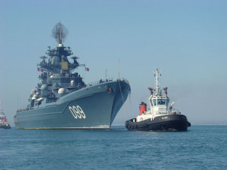 Large boat small boat ocean 2 - the water near each other free wallpaper