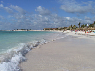 Beach people waves water cloudy - carl hoppe free wallpaper for desktop