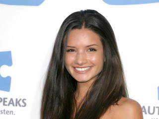 Woman long hair smiling camera 9 - elisabeth collins free wallpaper for desktop