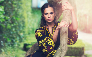 Woman dress holding tree trunk - free vintage wallpaper for desktop