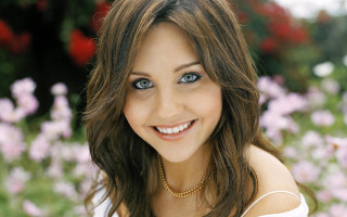 Blue eyes flower field portrait - perfect eye free wallpaper