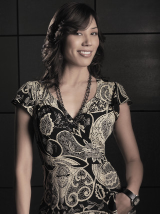 Woman dress smiling black background - a woman in a dress free wallpaper for mobile