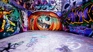 Graffiti room skull wall hole - graffiti paint free wallpaper