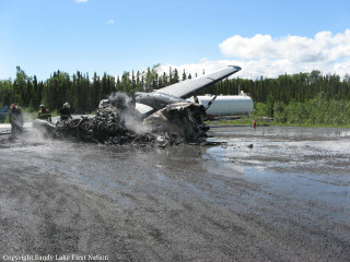 Plane side mud water people - turnaround free wallpaper for desktop