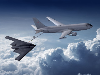 Large jetliner refueling jet cloudy - a large jetliner free wallpaper